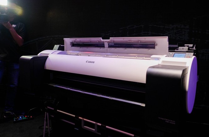 Canon ra mắt 4 máy in khổ lớn cho doanh nghiệp ảnh 1