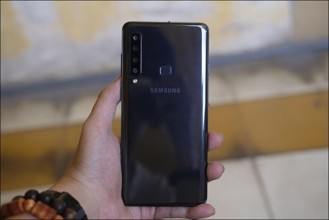 Cảm nhận nhanh Samsung Galaxy A9 2018, smartphone 4 camera sau tại Việt Nam ảnh 1