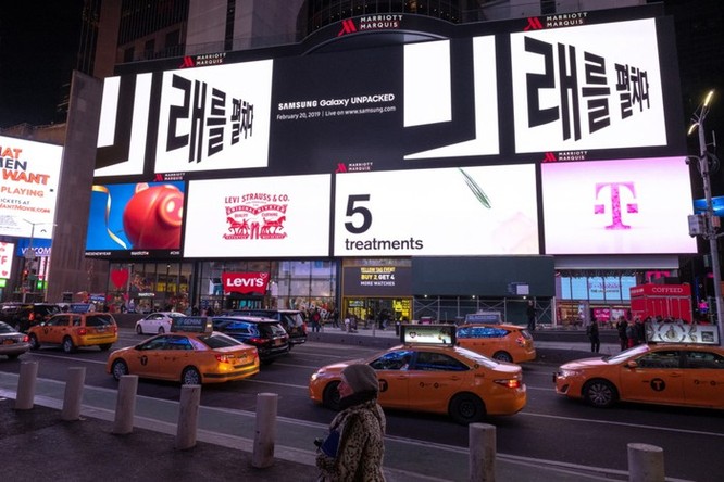 Samsung tung quảng cáo Galaxy S10 tại nhiều con phố lớn ảnh 2