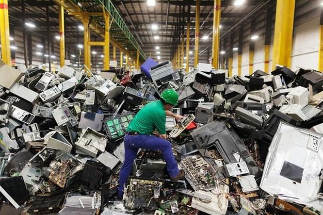 Những điều gây khó cho ngành tái chế rác thải điện tử ảnh 1