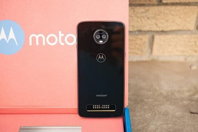 Motorola Moto Z4 lộ diện: Màn hình giọt nước và camera đơn phía sau ảnh 2