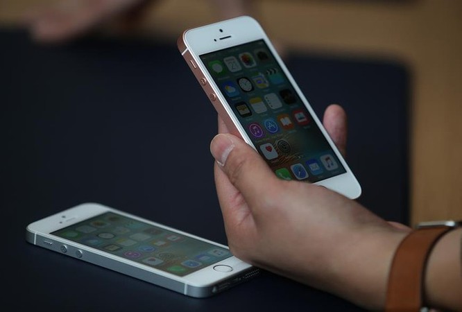 Apple lại xả kho iPhone SE giá 249 USD ảnh 1