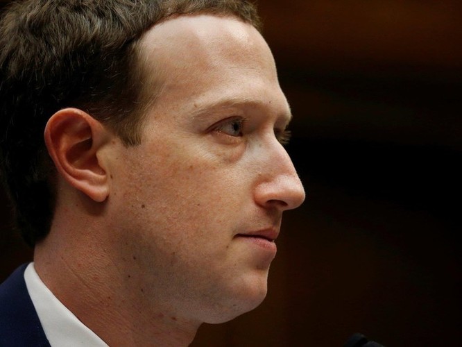 Tháng sau, 'ngai vàng' của Mark Zuckerberg có sụp đổ? ảnh 1