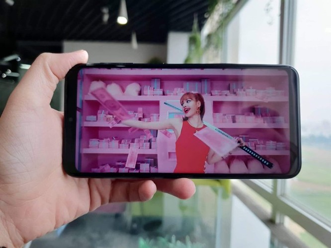 Galaxy M10 - màn hình đẹp, đọc sách, xem phim 'đã' tầm giá 3 triệu ảnh 2