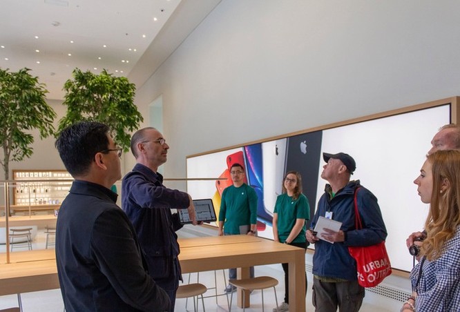 Apple Store độc đáo nhất thế giới bên trong thư viện cổ 116 tuổi ảnh 6