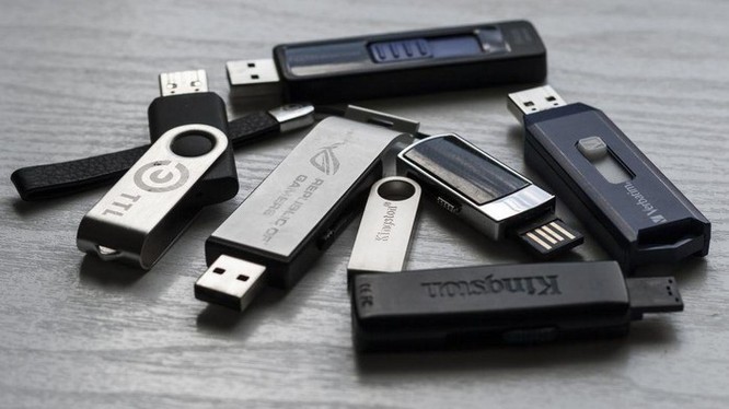 Hacker TQ giả lễ tân và hốt bạc chỉ với chiếc USB ảnh 1