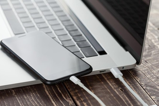 Những sai lầm khi sạc 'giết chết' chiếc iPhone của bạn ảnh 7