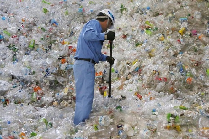 Người Nhật Bản chăm chỉ tái chế rác, nhưng nghiện dùng nylon gói hàng ảnh 1