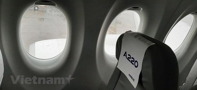 Cận cảnh Airbus 'chào hàng' máy bay A220 loại nhỏ tại Việt Nam ảnh 3