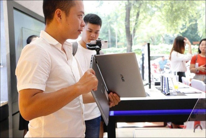 FPT Shop mở bán bộ đôi laptop Ultrabook Asus ZenBook UM433 và ZenBook Flip 14 UM462 ảnh 3