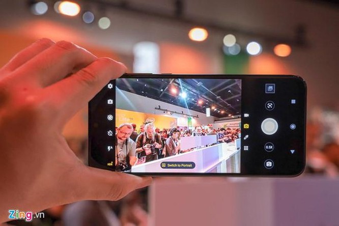 Motorola giới thiệu Moto One Zoom, cụm camera như Note10+ ảnh 3