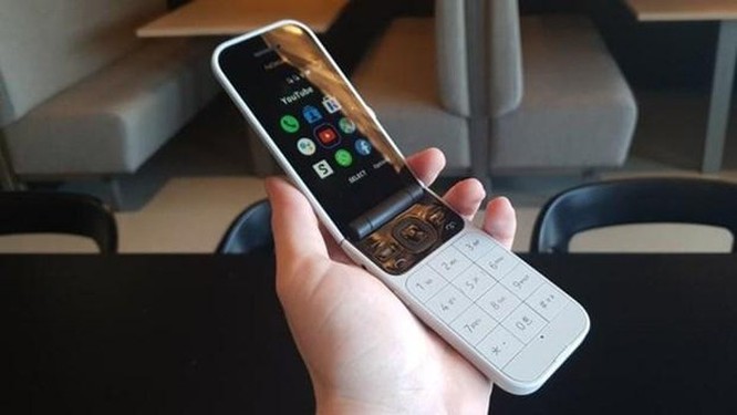 Nokia 'hồi sinh' điện thoại nắp gập với mạng 4G, có giá 100 USD ảnh 1