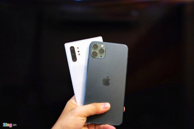 iPhone 11 Pro Max đọ dáng với Galaxy Note10+ ảnh 1