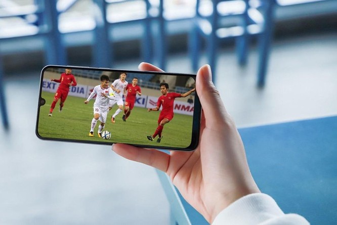 Galaxy A50s sạc 10 phút để nhắn tin, xem bóng đá suốt 3 giờ ảnh 2