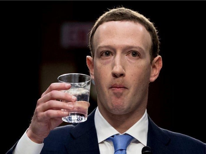 Tổng kết 10 năm 'lên voi xuống chó' của Mark Zuckerberg ảnh 18