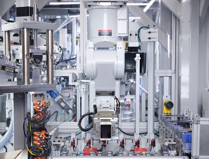 Tốn hàng triệu USD, Apple tạo ra chuỗi robot thua xa công nhân ảnh 4