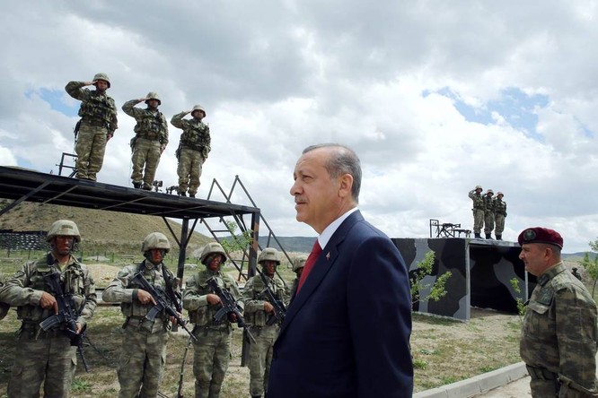 Tổng thống Thổ Nhĩ Kỳ Erdogan đã thay đổi thái độ với Nga sau vụ đảo chính hụt nhằm lật đổ ông
