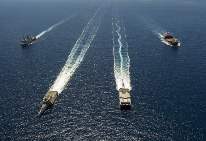 Mỹ đóng trú tàu tác chiến ven bờ tại Singapore đề phong tình hình Biển Đông