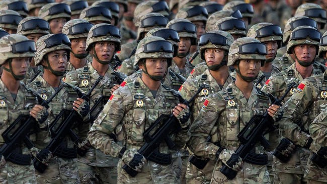 Trung Quốc có truyền thống mạnh về lục quân và một bề dày lịch sử với các cuộc nội chiến liên miên đã phải nhịn nhục trước Mỹ trong cuộc khủng hoảng eo biển Đài Loan 1996