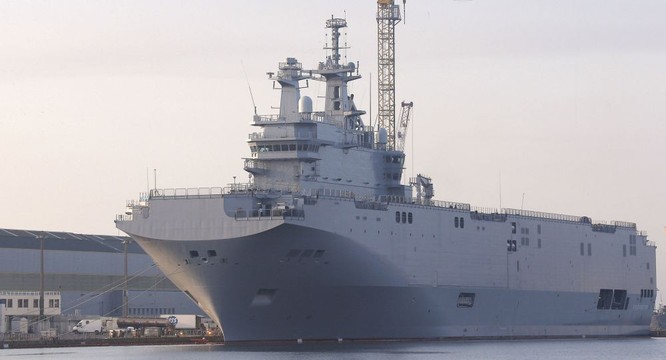 Tàu trực thăng đô bộ Mistral của hải quân Pháp từng thăm cảng Cam Ranh