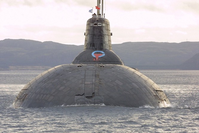 Nga đã điều tàu ngầm khổng lồ lớp Typhoon tuần tra trong sân sau của NATO