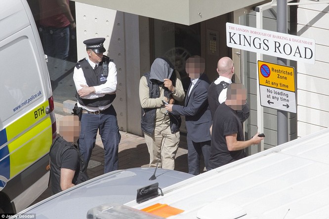 Cảnh sát London bắt một nghi can trong chiến dịch bố ráp sau đợt tấn công khủng bố hôm 4/6