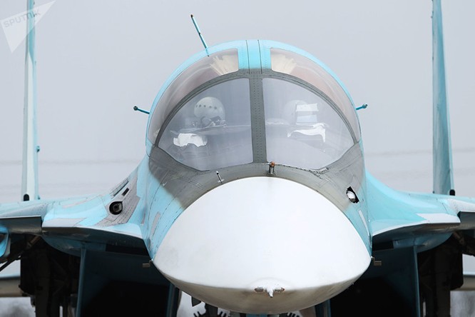 Mỏ vịt - chi tiết đặc trưng bên ngoài của Su-34.