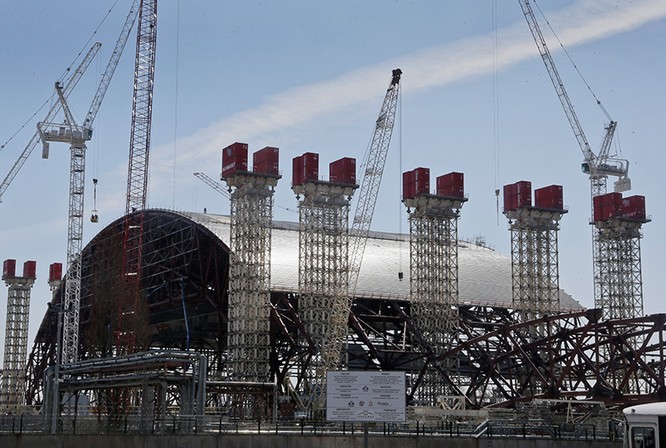 Bí quyết xây “lăng mộ” cho Nhà máy Chernobyl ảnh 1