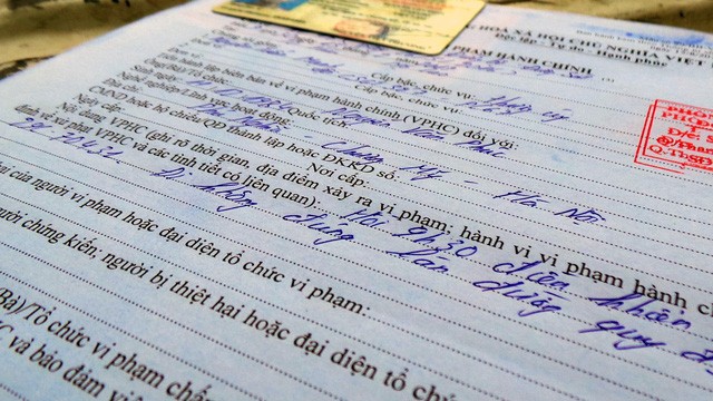 Hà Nội ra quân xử phạt ô tô, xe máy lấn làn buýt nhanh ảnh 10