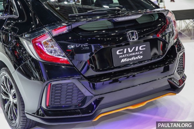 Honda Civic Hatchback 2017 gắn bodykit thể thao ảnh 4