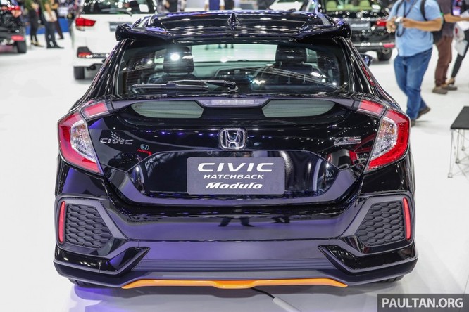 Honda Civic Hatchback 2017 gắn bodykit thể thao ảnh 2