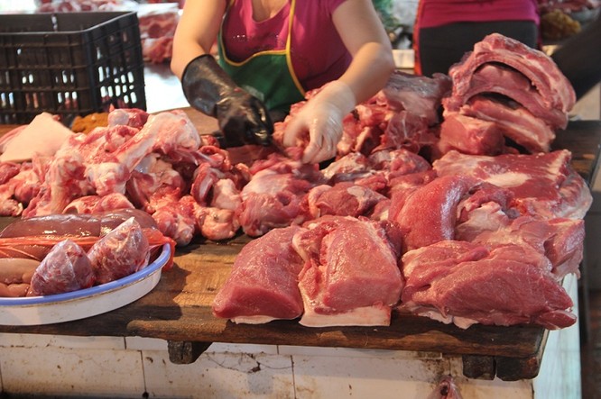 Giá thịt lợn ở các chợ Hà Nội vẫn ở mức 65.000đ - 80.000đ/kg ảnh 1