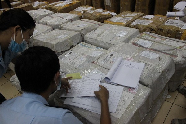 Cận cảnh 2,5 tấn lá thảo mộc chứa chất ma túy chuyển qua đường bưu chính quốc tế ảnh 1