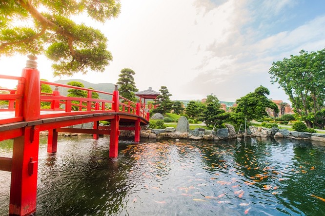 Với những du khách đặc biệt yêu thích không khí thiền tịnh, Vườn Nhật sẽ là tiên cảnh để tĩnh lặng tận hưởng từng phút giây của một cái Tết ngọt ngào.