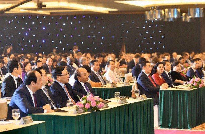 Thủ tướng Nguyễn Xuân Phúc, Phó Thủ tướng, Bộ trưởng Bộ Ngoại giao Phạm Bình Minh và các đại biểu tham dự Hội nghị.