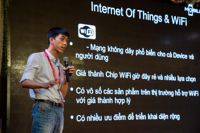 Ông Phạm Minh Tuấn – Giám đốc chi nhánh Sunshine Tech, Tp.Hồ Chí Minh trình bày về IoT, Smarthome và mạng Mesh Wifi tại sự kiện lớn thu hút hơn 9.000 người tham dự.