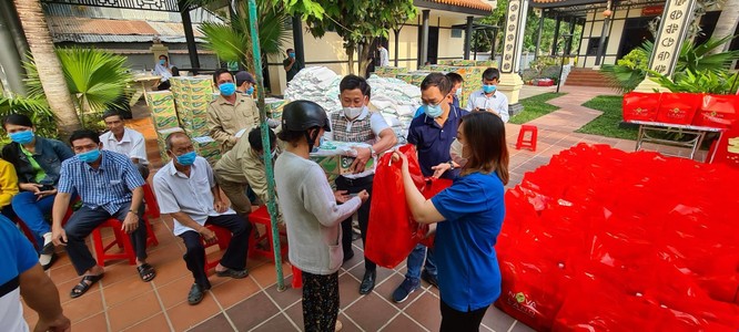 Tết có bánh chưng, lì xì của những em bé mồ côi, hộ nghèo ảnh 2