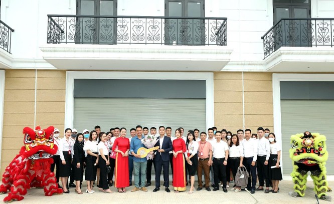 TNR Holdings Vietnam trao giấy chứng nhận quyền sử dụng đất cho khách hàng ảnh 2