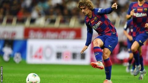 Atletico Madrid mua Griezmann từ Real Sociedad với giá 30 triệu euro nhưng nay Barcelona phải móc hầu bao ra 120 triệu euro. Ảnh AP.