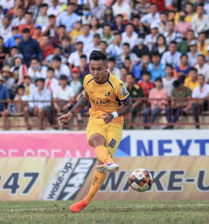 Với pha ghi bàn thứ 8, Tuấn Tài đã trở thành nội binh ghi nhiều bàn thắng nhất V.League 2019. Ảnh FBNV.