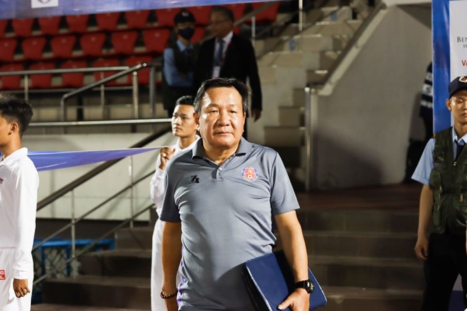 Hoàng Văn Phúc là nhà cầm quân đầu tiên rời V.League 2020. Ảnh SGFC
