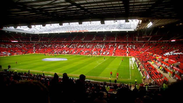 Premier League: Căng thẳng, tranh cãi quyết liệt ảnh 2