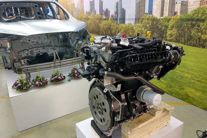 Ford EcoSport 2018 được trang bị hai phiên bản động cơ: EcoBoost 1.0L trứ danh với 5 năm liên tiếp đạt giải Động cơ của Năm trên toàn cầu, và phiên bản thứ hai không kém nổi bật là động cơ 3 xi-lanh Dragon 1.5L Ti-VCT 121 mã lực, mô-men xoắn