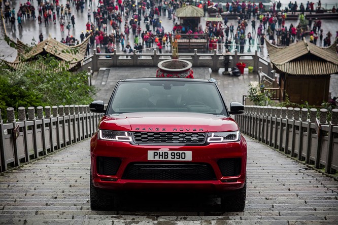 Mãn nhãn với màn chinh phục cổng trời của Range Rover Sport PHEV ảnh 1