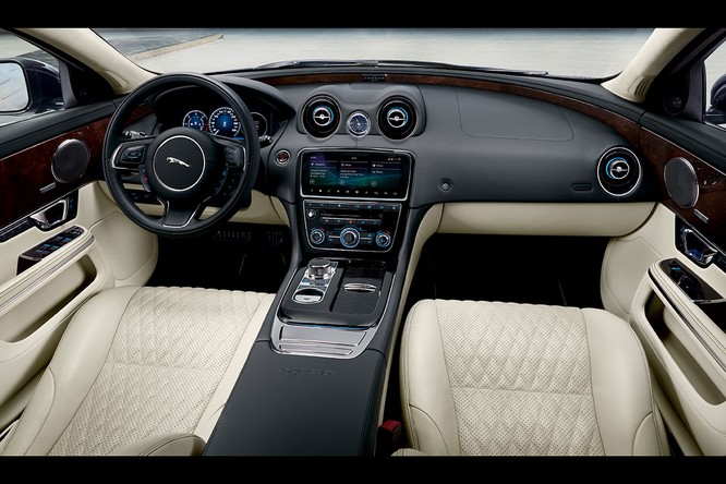 Kỷ niệm 50 năm dòng XJ, Jaguar ra mắt phiên bản đặc biệt XJ50 ảnh 2