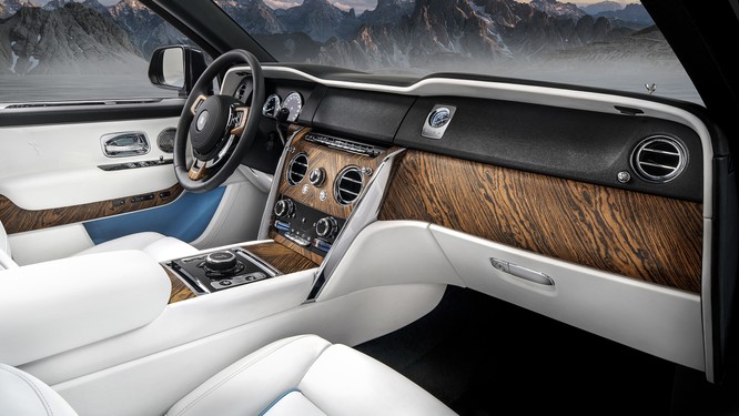 Rolls-Royce Cullinan 2018: Chiếc SUV siêu sang đáng mong đợi của năm 2018 ảnh 22