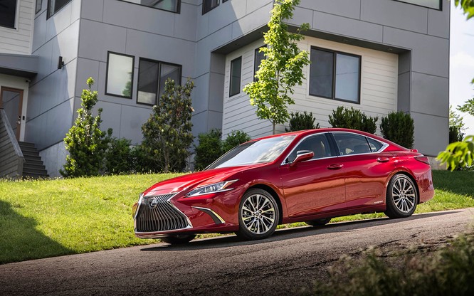 Lexus công bố giá bán ES 2019, khởi điểm từ 39.500 USD ảnh 3