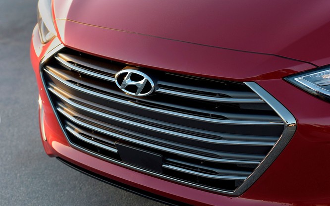 Hyundai Elantra 2019 ra mắt Thiết kế mới tăng tính năng giá 580  769  triệu