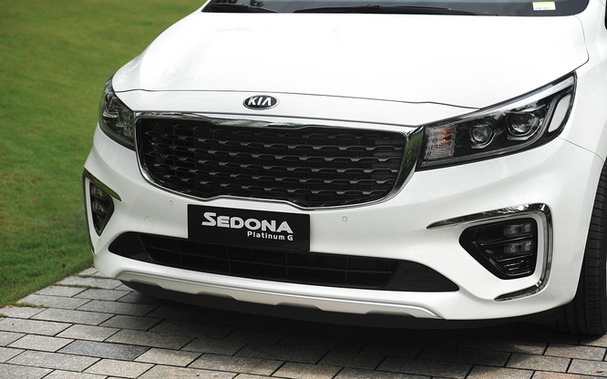 Kia Sedona 2018 bắt đầu được bán chính thức, nhiều nâng cấp, giá từ 1,129 tỷ đồng ảnh 1