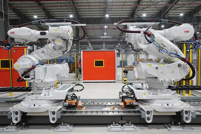 Chiêm ngưỡng “binh đoàn” Robot tại nhà máy ô tô VinFast ảnh 8